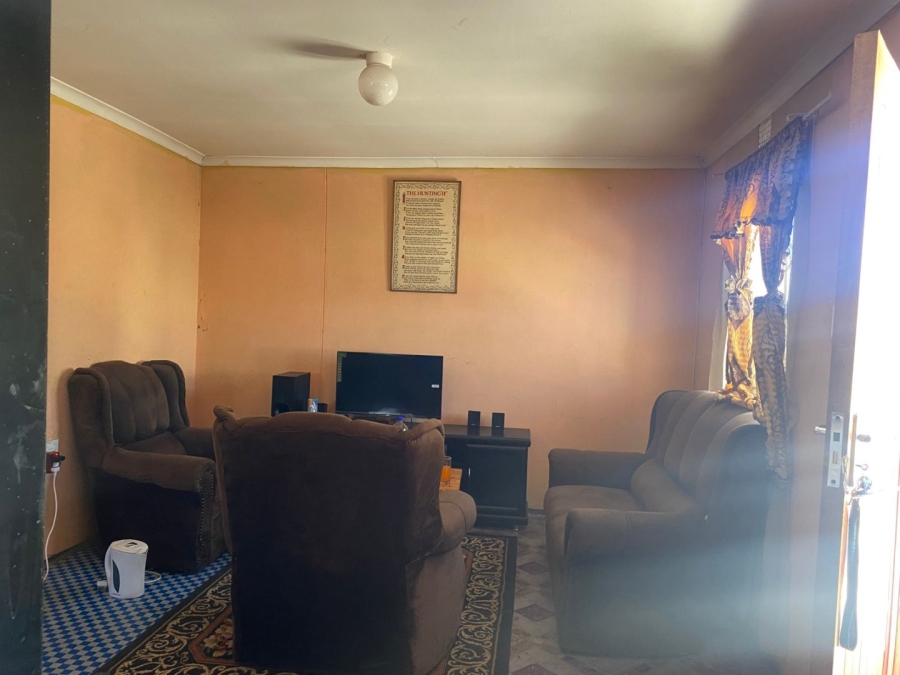 2 Bedroom Property for Sale in Mxolisi Phetani Western Cape